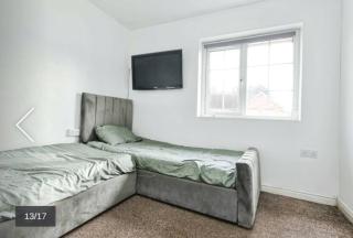 2 Bed Terrace House with modern touch - 7