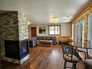 Spa & Lake Mailloux Waterfront - Le Rassembleur - 2