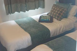 Lodge - Sleeps 6 with Pool Access - 7