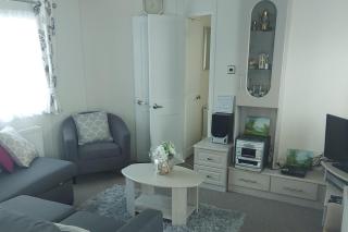 Lodge - Sleeps 6 with Pool Access - 4