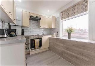 Walsgrave Road 3BR Multi-Floor Apartment Unit - Free Parking & WiFi - 9