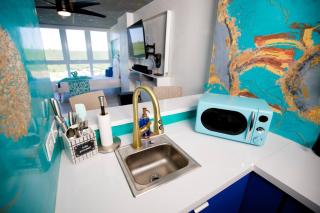 Ocean view condo with pool & fits 3 - 4