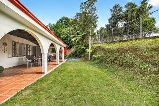 Escape to a Mountain Hideaway w- Jacuzzi & Scenic Views in Cayey - 4