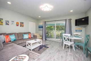 1BR Sanibel Condo Steps to Beach Colony Inn 03 - 0