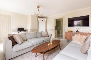 Historic apartment by the water - 6