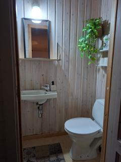 Peaceful farmroom with free sauna, wifi, parking and northern light - 8