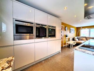 Moorsticks House - Sleeps 12 & 2 Hot Tubs Included - 1