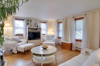 Chincoteague Charm Escape with Bikes and Yard Games! - 8