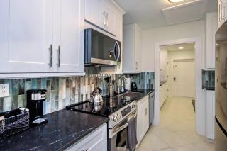 1BR Sanibel Condo Near Beach Colony Inn 07 - 2