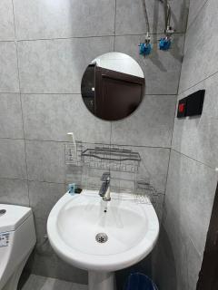 A studio with an elegant bohemian vibe - 8