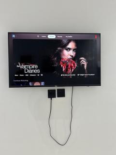 A studio with an elegant bohemian vibe - 4