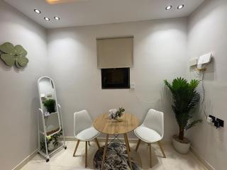 A studio with an elegant bohemian vibe - 3