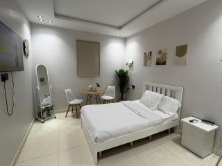 A studio with an elegant bohemian vibe - 2