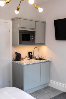 StayCoastal Linden Hotel King Deluxe Suite 2 - 5