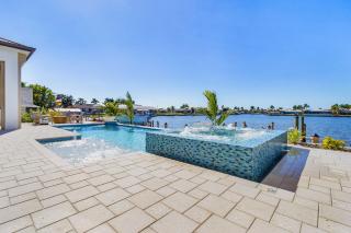 Luxe Waterfront Escape with Heated Pool, Spa & Gulf Access - Villa Solara - Roelens - 9