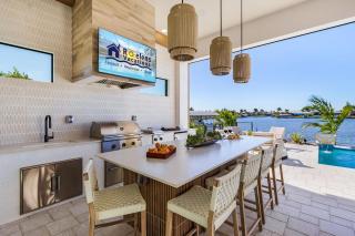 Luxe Waterfront Escape with Heated Pool, Spa & Gulf Access - Villa Solara - Roelens - 8