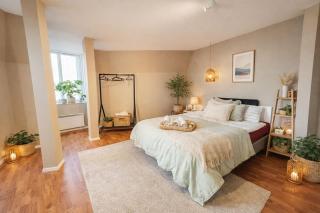 Comfortable Spacious City Center Washer Dryer - 0