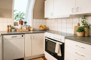 Comfortable Spacious City Center Washer Dryer - 9