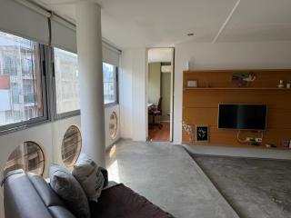 Amplio Departamento - Excelente ubicación sobre el Río - 4