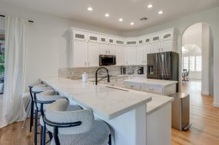 Pool Table, Putting Green Luxury Oasis in Mesa - 2