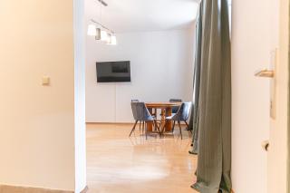 Welcoming 2BR & 1LR Budget Apartment well connected Ideal for Long stays - 7