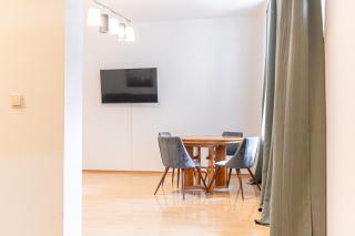 Welcoming 2BR & 1LR Budget Apartment well connected Ideal for Long stays - 1