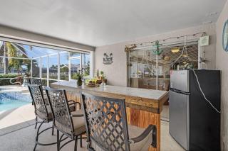Waterfront Bliss with Pool, Spa & Gulf Access - Paradise on the Canal - Roelens - 4