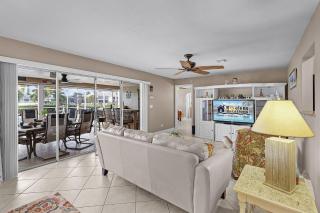 Waterfront Bliss with Pool, Spa & Gulf Access - Paradise on the Canal - Roelens - 1