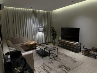 شقة فاخرة بغرفتين نوم وصالة - 8