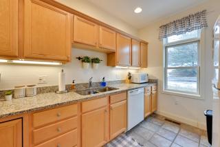 Bright Condo with Community Perks Near Ski Quechee! - 5