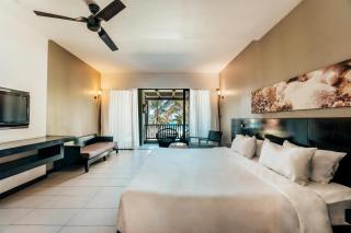 Crystals Beach Resort Belle Mare, a member of Radisson Individuals - 7