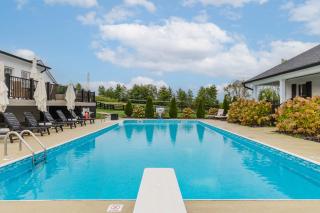 Ashley Manor Luxe Estate - 8