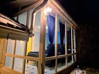 Villa mit Garten und Terrasse - 1