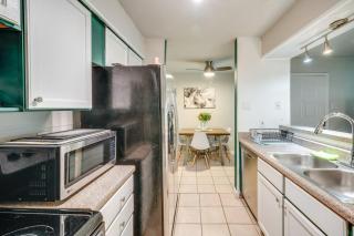 1 Bedroom apt w Swimming Pool Wifi Parking In Dallas TX - 4