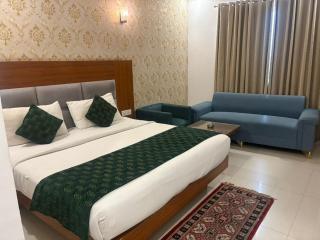 Hotel International Embassy Suites Near Delhi Airport - 7