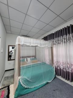 Royal Gest House - 2