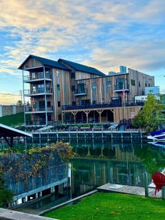 Inn Between Waterfront Cabins - 2