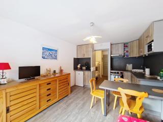 Portes Du Soleil PSA47 TELECABINE & MOUNTAIN 4 Per - 8