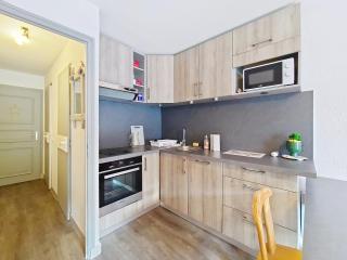 Portes Du Soleil PSA47 TELECABINE & MOUNTAIN 4 Per - 7