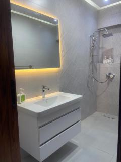 Modern Room in Hay 9 - 7