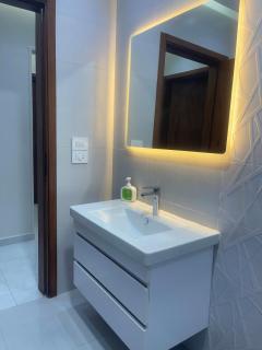 Modern Room in Hay 9 - 8