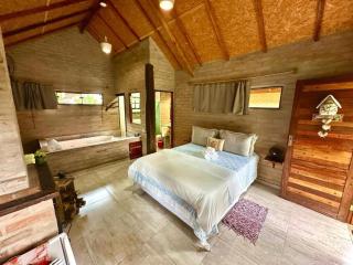 Chalé Rústico com Hidromassagem em Santo Antônio do Pinhal - 5