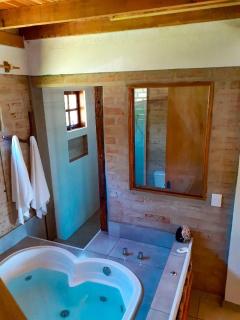 Chalé Rústico com Hidromassagem em Santo Antônio do Pinhal - 3