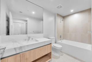 Chic Downtown Miami 2BR City Views Rooftop Pool - 4