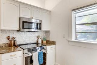 Coastal Home Near Palm Beach Patio and Beach Gear! - 1