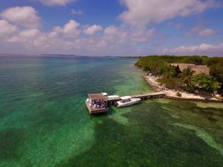 Accommodation on a coral island with turquoise sea - 5