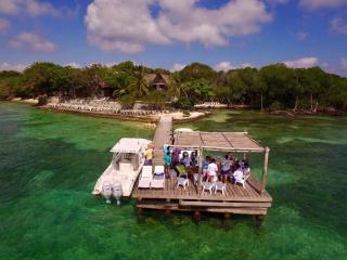Accommodation on a coral island with turquoise sea - 4