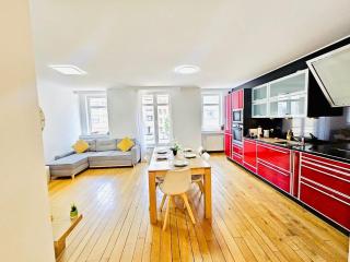 Bright 2 bedroom apartment in prime location - 5