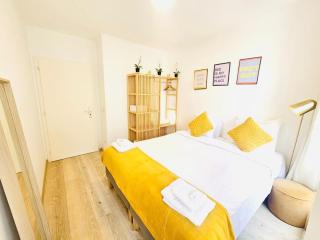 Bright 2 bedroom apartment in prime location - 2