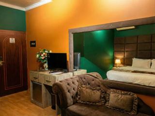 Artist City Center Hotel - 2